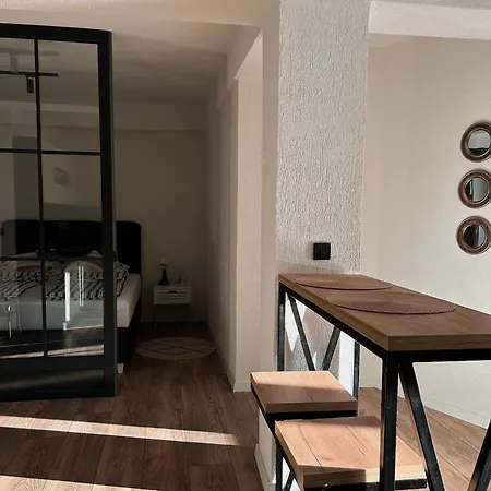 Stan Na Dan 5, Apartment *