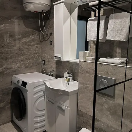 Stan Na Dan 5, Apartment *